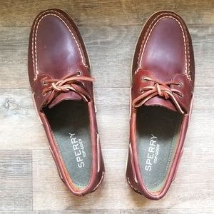 Sperry leather boat shoes!